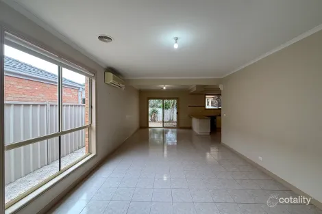 Property photo of 17 Willandra Loop Caroline Springs VIC 3023