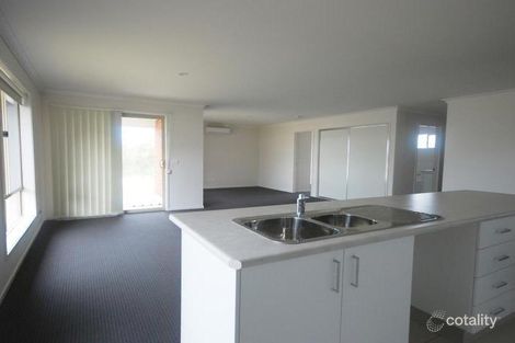 Property photo of 5 Sunvale Crescent Estella NSW 2650