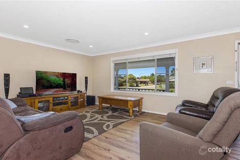 Property photo of 28 Foveaux Crescent Metford NSW 2323