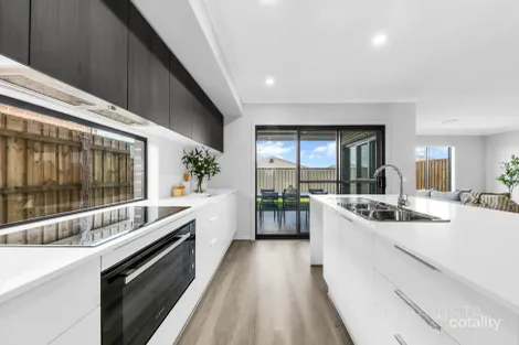 11 Fairywren Ave, Beveridge, VIC 3753
