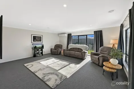 Property photo of 13 Silky Drive Warragul VIC 3820