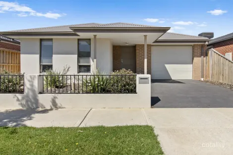 115 Henry St, Pakenham, VIC 3810