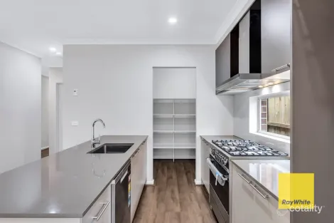 Property photo of 4 Aporta Avenue Tarneit VIC 3029