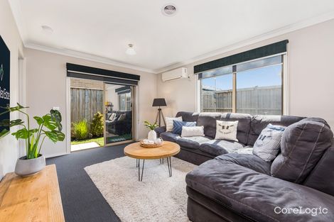 Property photo of 8 Omeara Crescent Cranbourne East VIC 3977