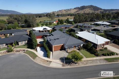 8 Taylor Ct, Tangambalanga, VIC 3691