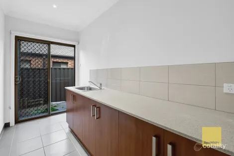 Property photo of 32 Barrangi Drive Tarneit VIC 3029