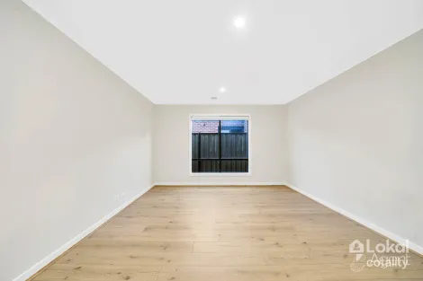 Property photo of 5 Holbrook Crescent Kalkallo VIC 3064