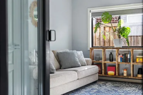 Property photo of 21 Roseneath Way Mickleham VIC 3064