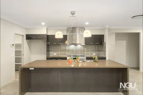 Property photo of 24 Oxenham Circuit Augustine Heights QLD 4300