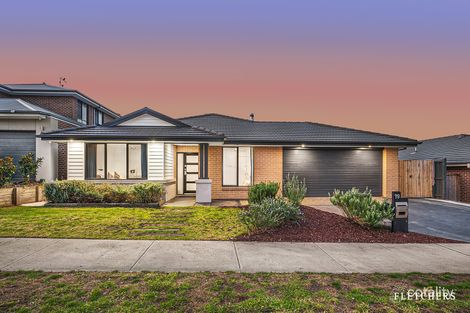 Property photo of 19 Royaloak Crescent Cranbourne East VIC 3977