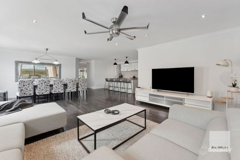 Property photo of 9 The Willows Hillside VIC 3037