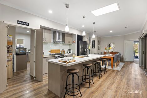 Property photo of 33 Benalla Avenue Eynesbury VIC 3338