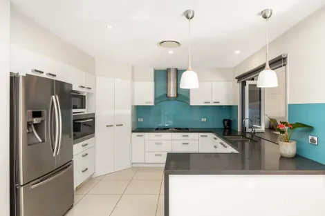 Property photo of 2 Ocean View Place Aroona QLD 4551