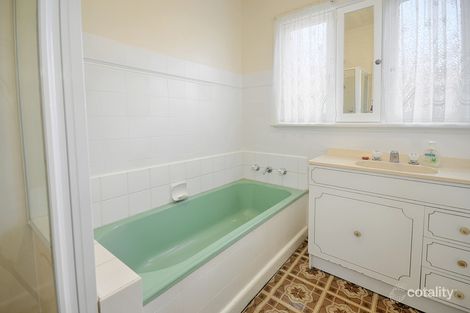 Property photo of 16 Wingara Avenue Keilor East VIC 3033