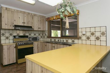 Property photo of 28 Quarbing Street Werribee VIC 3030