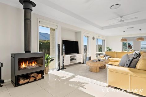 Property photo of 21 Alloway Circuit Largs NSW 2320