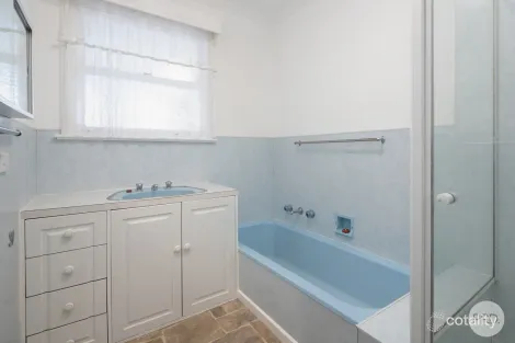 Property photo of 11 Cambridge Street Wendouree VIC 3355