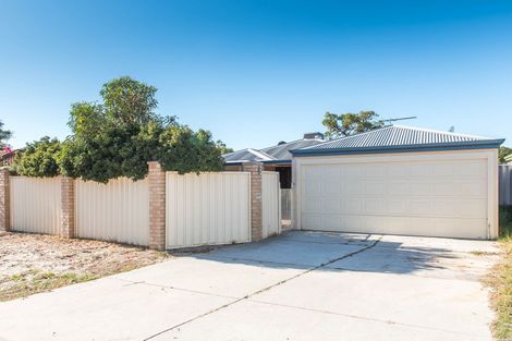 Property photo of 8 Coppice Court Banksia Grove WA 6031