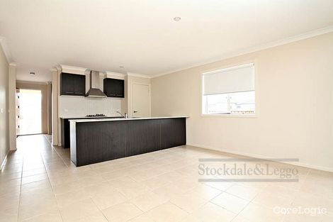 Property photo of 10 Poa Link Wyndham Vale VIC 3024