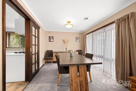 Property photo of 4 Harper Place Mill Park VIC 3082