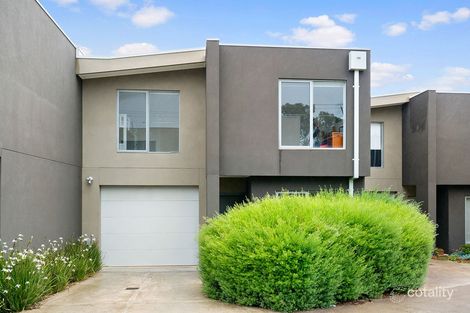 Property photo of 10 Carnation Court Frankston VIC 3199
