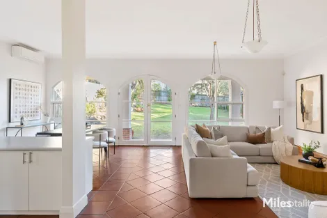 Property photo of 95 Maltravers Road Ivanhoe East VIC 3079