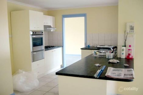 Property photo of 10 Heyington Circle Narre Warren VIC 3805