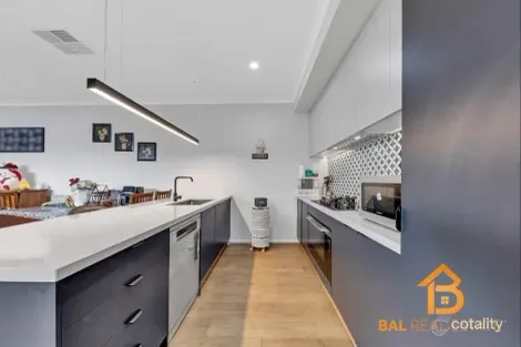 Property photo of 33 Callanish Street Truganina VIC 3029