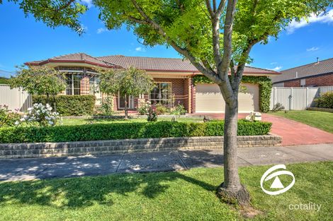 Property photo of 15 Flinders Chase Pakenham VIC 3810