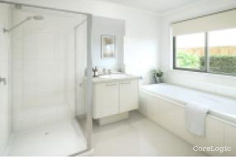 Property photo of 32 Scotland Circuit Cranbourne West VIC 3977