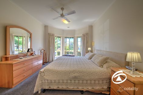 Property photo of 15 Flinders Chase Pakenham VIC 3810