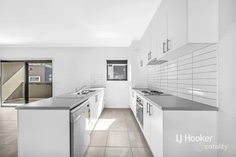 Property photo of 16 Nugget Way Cranbourne East VIC 3977