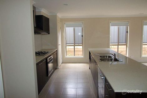 Property photo of 42 Victoria Place Pakenham VIC 3810