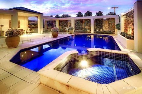 Property photo of 17 Powderham Road Caulfield North VIC 3161