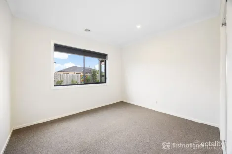 Property photo of 11 Hammersmith Circuit Traralgon VIC 3844