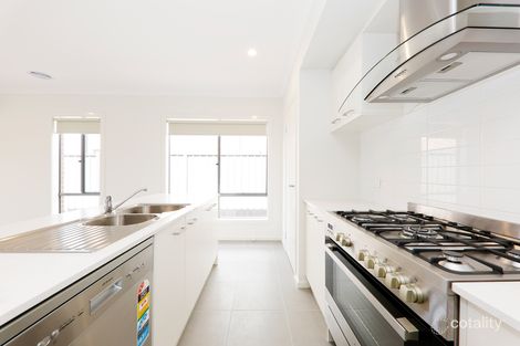 Property photo of 17 Lexington Parade Berwick VIC 3806