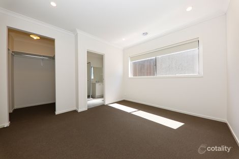 Property photo of 17 Lexington Parade Berwick VIC 3806