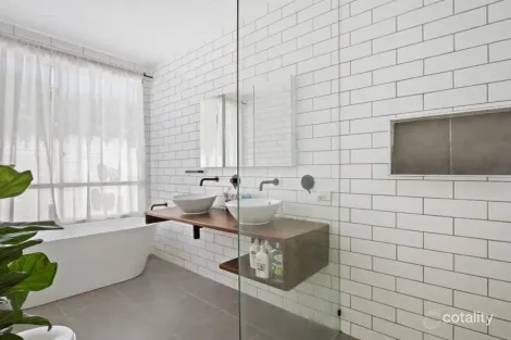 Property photo of 19 Deagon Drive Runaway Bay QLD 4216