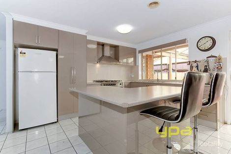Property photo of 11 McIntyre Avenue Roxburgh Park VIC 3064