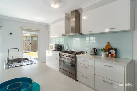 Property photo of 14 Normanby Chase Sandhurst VIC 3977