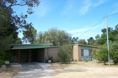 32 Phillip Gr, Kalamunda, WA 6076
