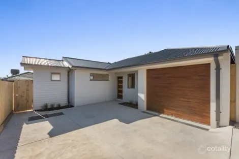 2/41 SPRUCE DR, ROWVILLE, VIC 3178