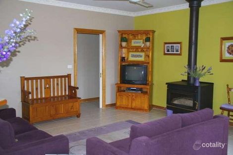 Property photo of 4 Pinelea Grove Gisborne VIC 3437