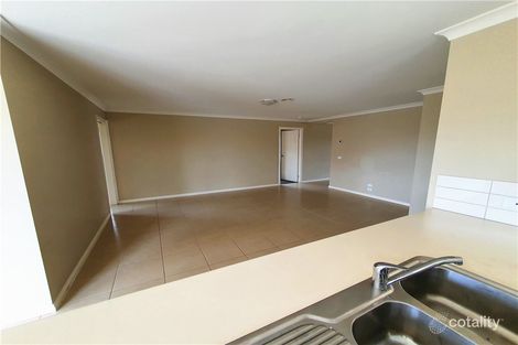 Property photo of 17 Toolern Waters Drive Weir Views VIC 3338