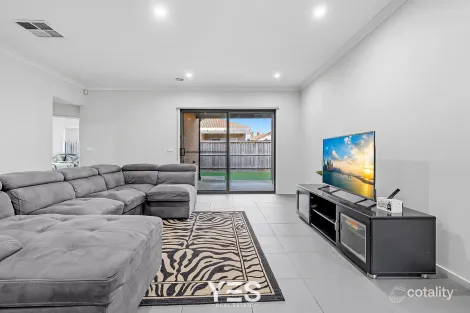 Property photo of 18 Sutil Drive Clyde North VIC 3978