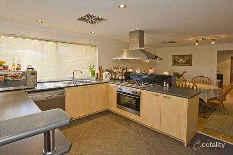 9 Walton St, Queens Park, WA 6107