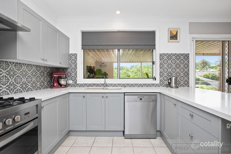 Property photo of 8 Amber Grove Bolwarra Heights NSW 2320