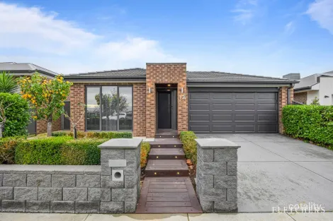 13 Oshannassy Pde, Lucas, VIC 3350