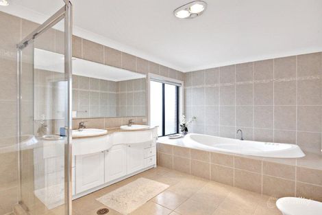 Property photo of 11 Oak Drive Georges Hall NSW 2198