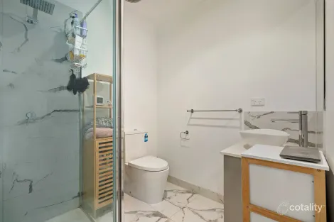 Property photo of 2/23 Amaroo Street Chadstone VIC 3148